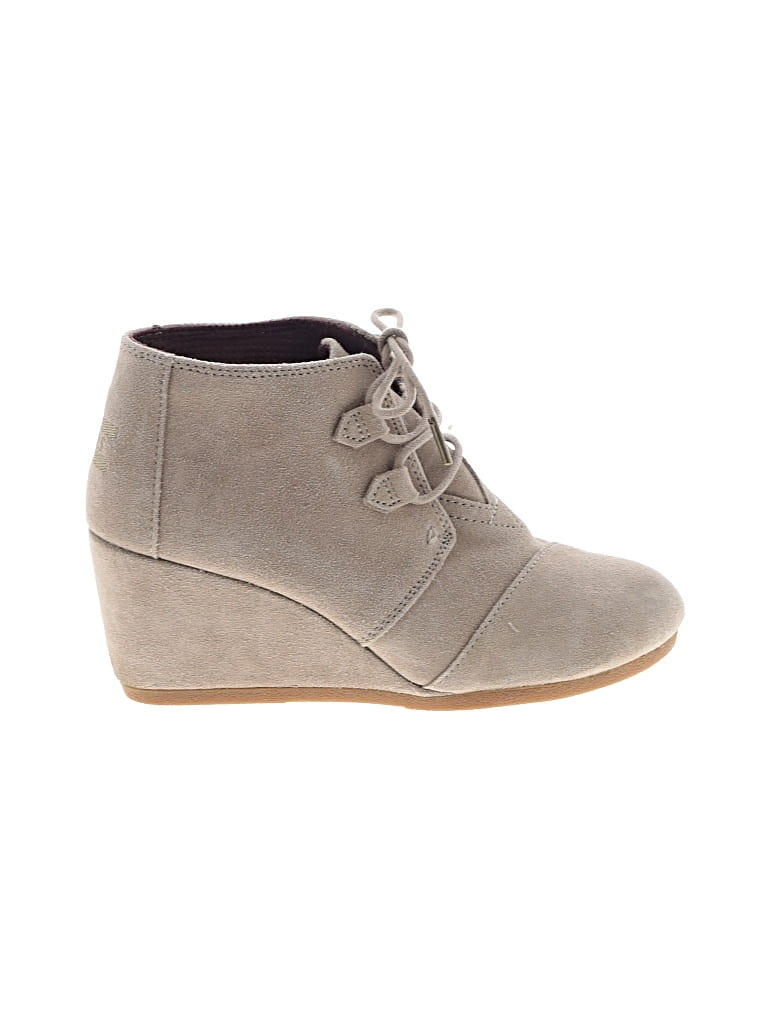 Pre-owned Toms Wedges In Tan