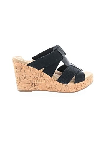 XOXO Wedges (view 1)