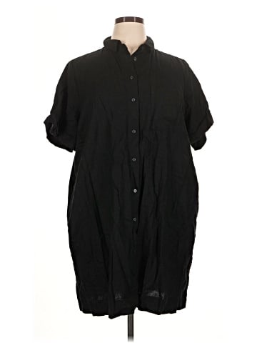 Old Navy Short Sleeve Button-Down Shirt (view 1)