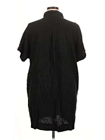 Old Navy Short Sleeve Button-Down Shirt (view 2)