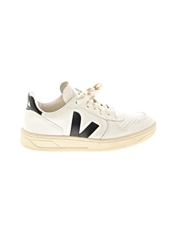 VEJA Sneakers (view 1)