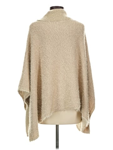 Akemi + Kin Poncho (view 2)