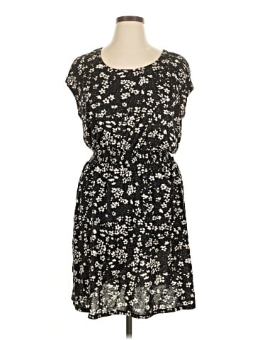 Daisy Fuentes Casual Dress (view 1)