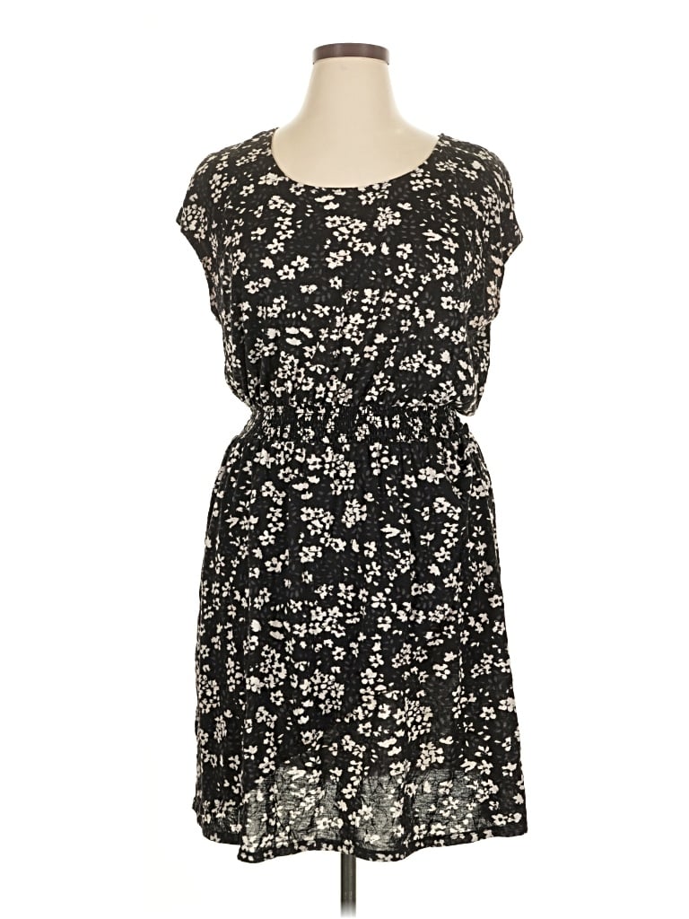 Pre-owned Daisy Fuentes Casual Dress In Black