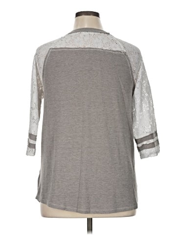 Maurices 3/4 Sleeve Top (view 2)