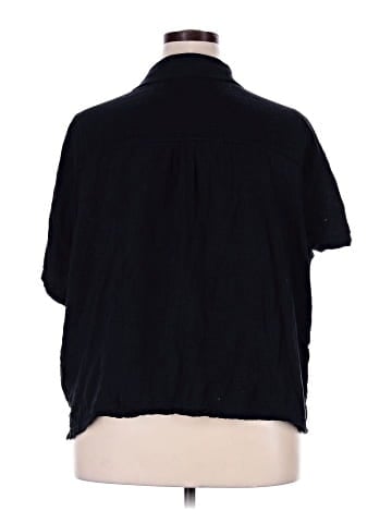 Old Navy Short Sleeve Button-Down Shirt (view 2)