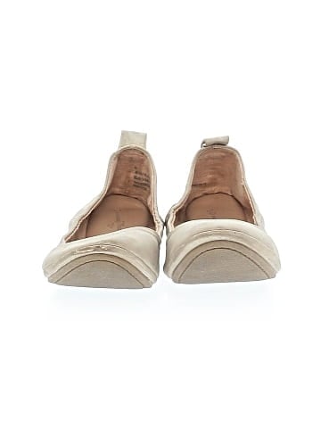 Universal Thread Flats (view 2)