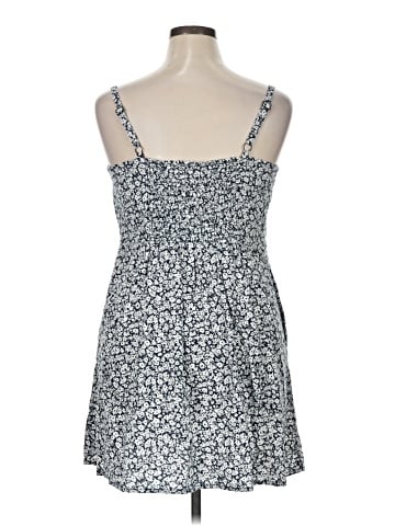 Old Navy Casual Dress (view 2)