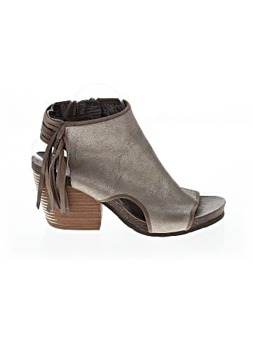 otBt Sandals (view 1)