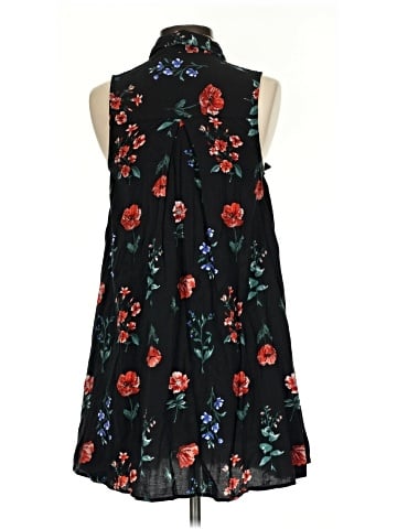 Kimchi Blue Sleeveless Button-Down Shirt (view 2)