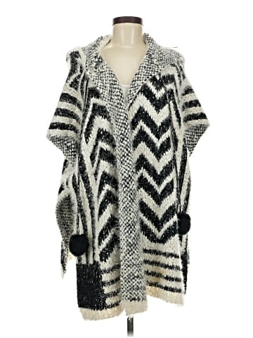 Modena Poncho (view 1)