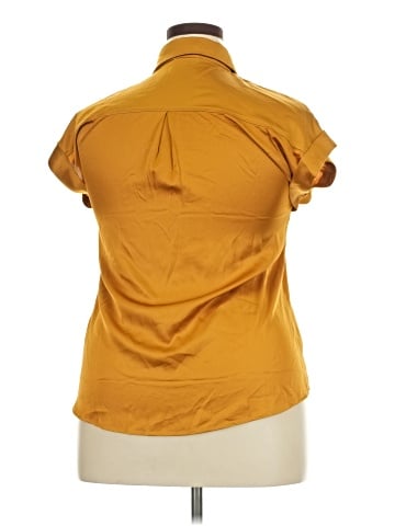 Hem & Thread Short Sleeve Button-Down Shirt (view 2)