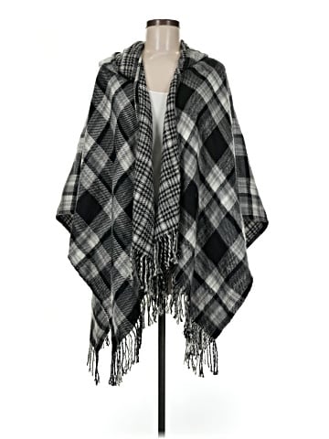 Simply Noelle Poncho (view 1)