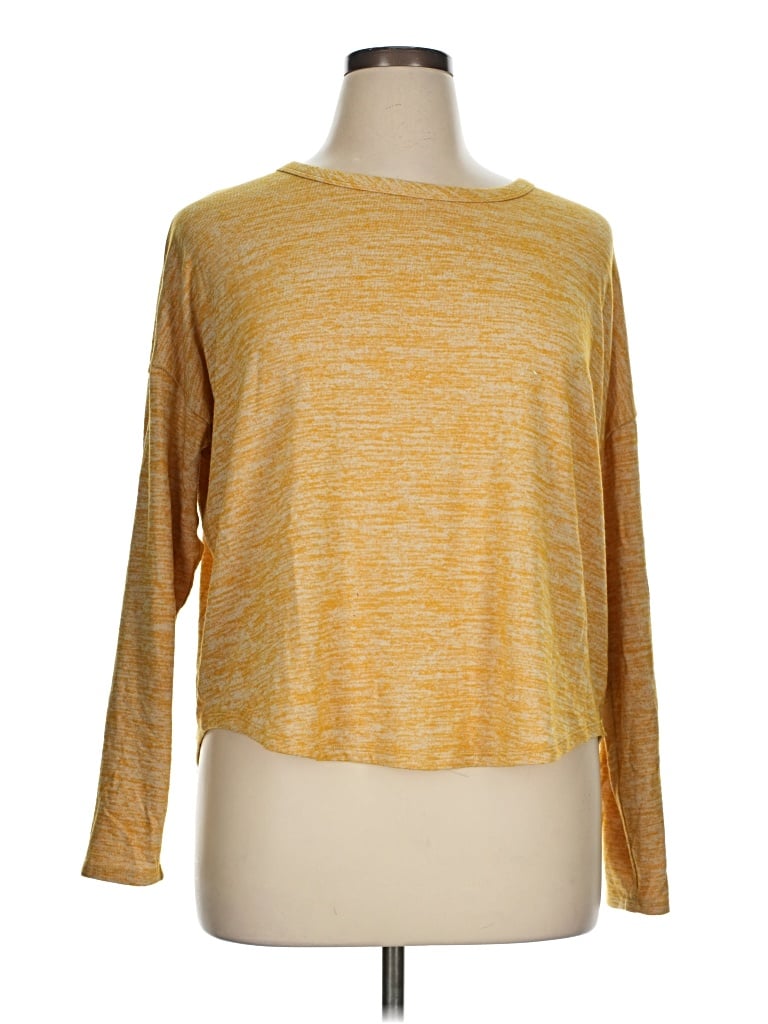 Pre-owned Time And Tru Long Sleeve Top Gold Crew Neck Tops