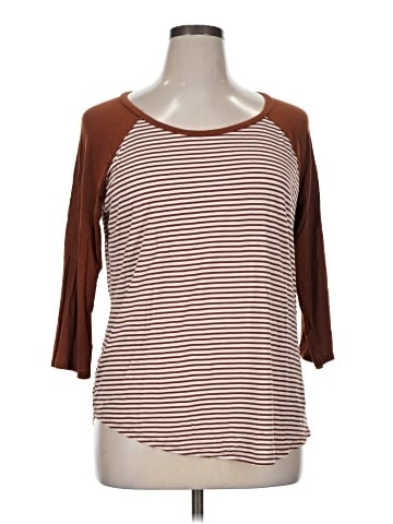 Maurices 3/4 Sleeve T-Shirt (view 1)