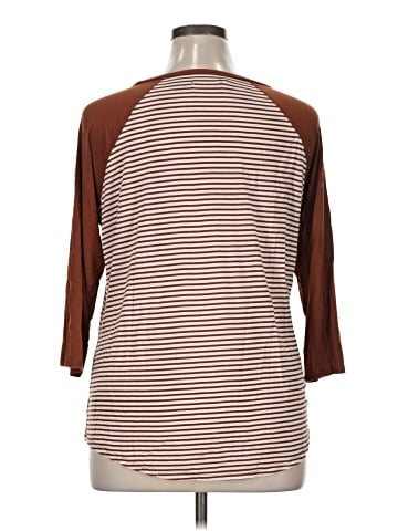Maurices 3/4 Sleeve T-Shirt (view 2)