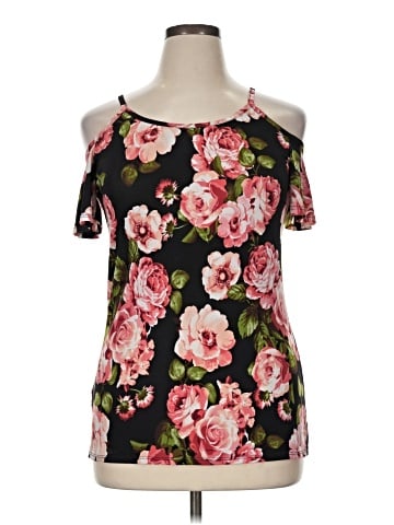 Free Kisses Short Sleeve Top (view 1)