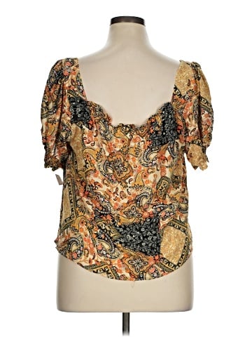 Cupcakes & Cashmere Short Sleeve Blouse (view 2)
