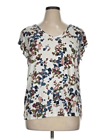 Maurices Sleeveless T-Shirt (view 1)
