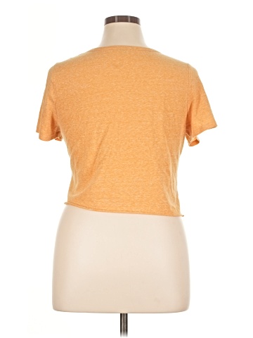 Charlotte Russe Short Sleeve T-Shirt (view 2)
