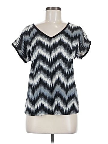 Maurices Short Sleeve T-Shirt (view 1)