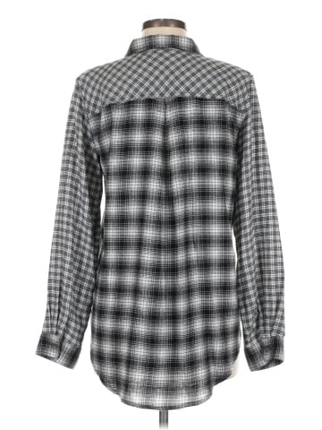 Maurices Long Sleeve Button-Down Shirt (view 2)