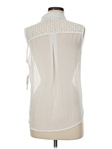 Liz Claiborne Sleeveless Button-Down Shirt (view 2)