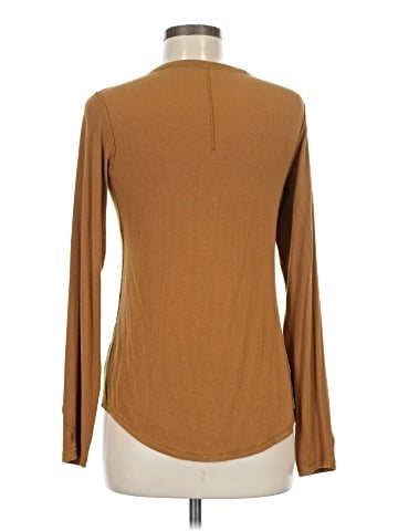 Lululemon Athletica Long Sleeve T-Shirt (view 2)
