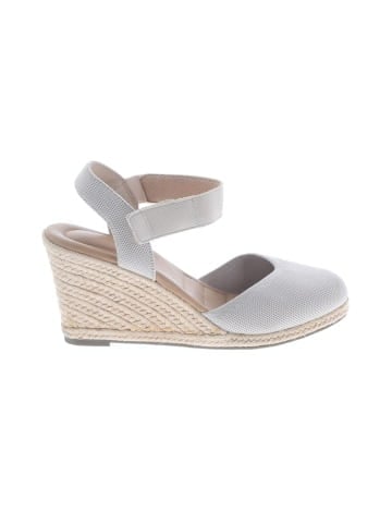Kelly & Katie Wedges (view 1)