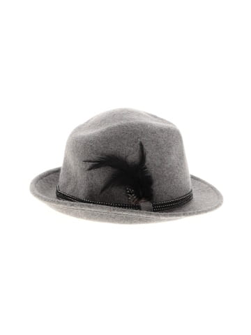 Apt. 9 Fedora (view 1)