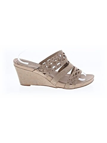 Madeline Stuart Wedges (view 1)