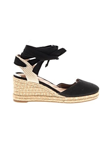 Kelly & Katie Wedges (view 1)