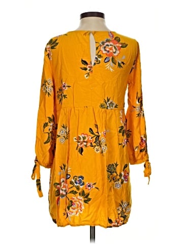 Old Navy Casual Dress (view 2)