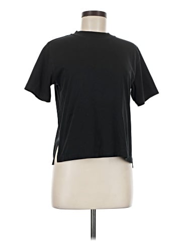 Uniqlo Short Sleeve T-Shirt (view 1)