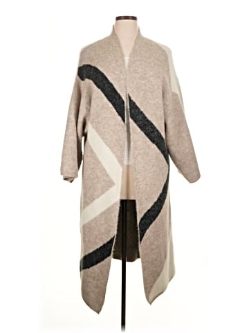 Akemi + Kin Poncho (view 1)