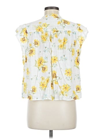 Old Navy Sleeveless Button-Down Shirt (view 2)