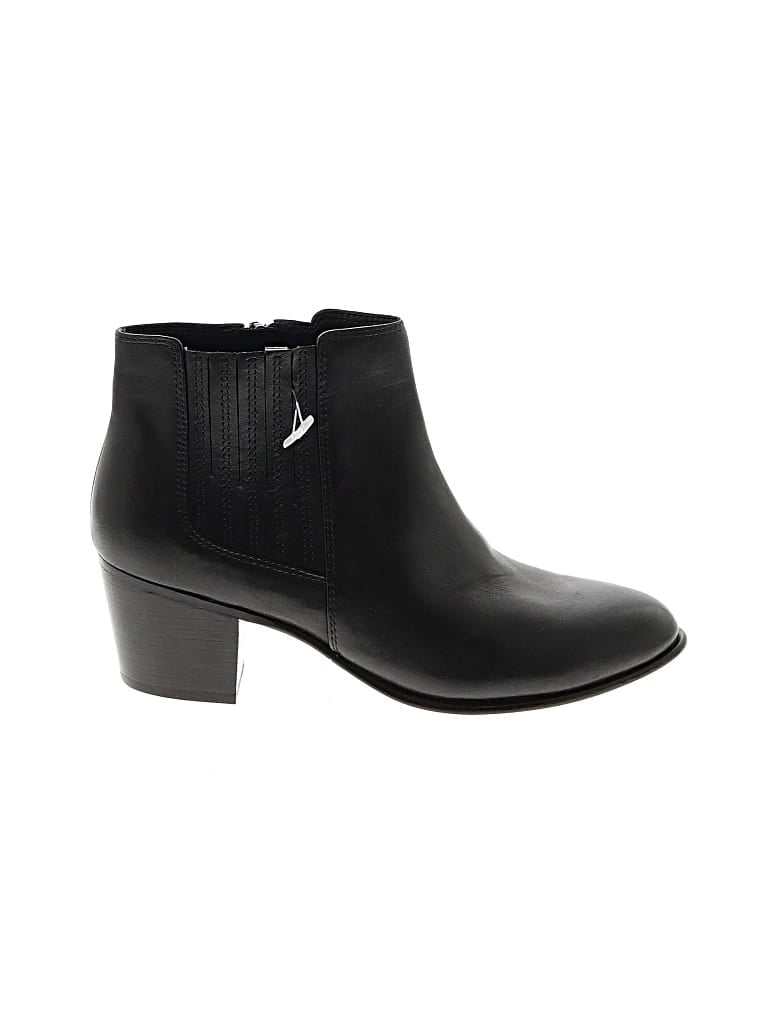 Pre-owned Clarks Ankle Boots In Black