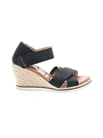 Kelly & Katie Wedges (view 1)