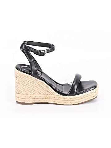 Kelly & Katie Wedges (view 1)