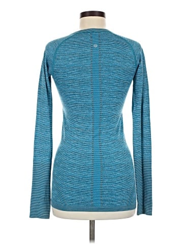 Lululemon Athletica Long Sleeve T-Shirt (view 2)