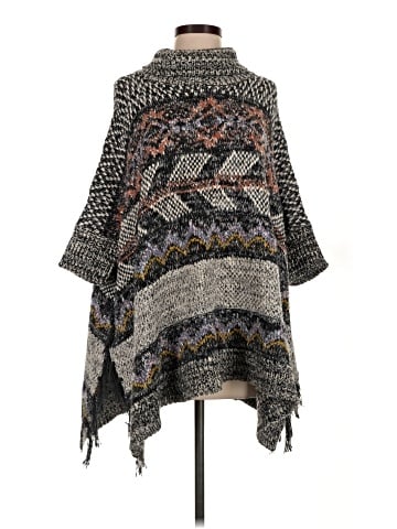 Pilcro Poncho (view 1)