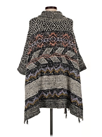 Pilcro Poncho (view 2)