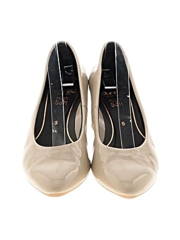 Ara Heels (view 2)