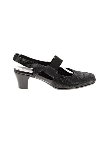 Munro American Heels (view 1)