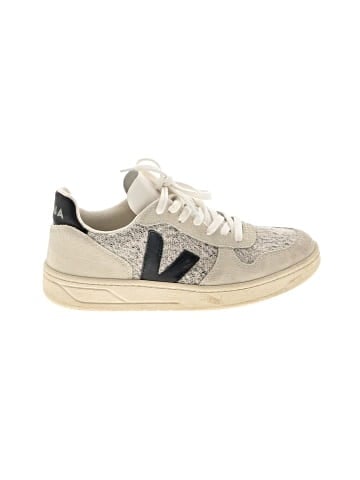 VEJA Sneakers (view 1)