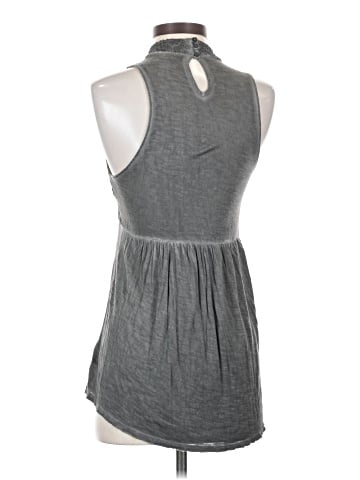 Tokyo Darling Sleeveless Blouse (view 2)