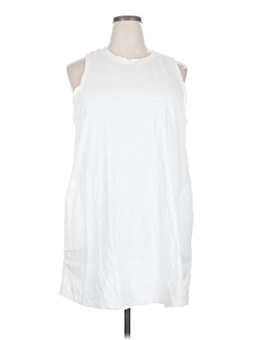 Old Navy Sleeveless T-Shirt (view 1)