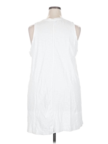Old Navy Sleeveless T-Shirt (view 2)