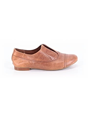 Crown Vintage Flats (view 1)