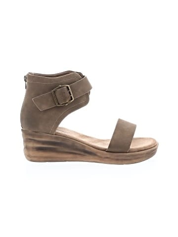 Pierre Dumas Wedges (view 1)